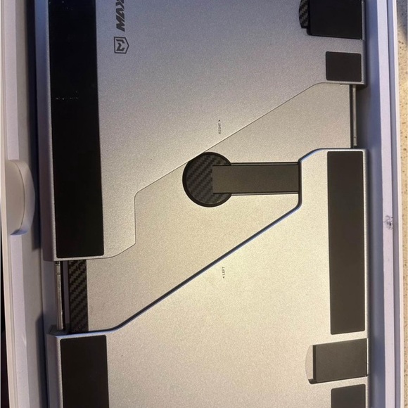 Maxfree F2 Triple Monitor Laptop Screen Extender - 14” - Picture 3 of 9